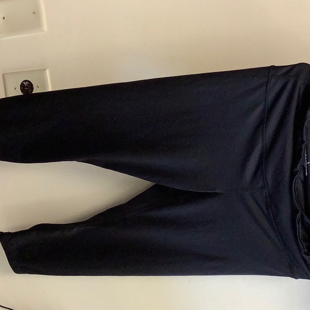 Women’s Velocity size Large. Black capris